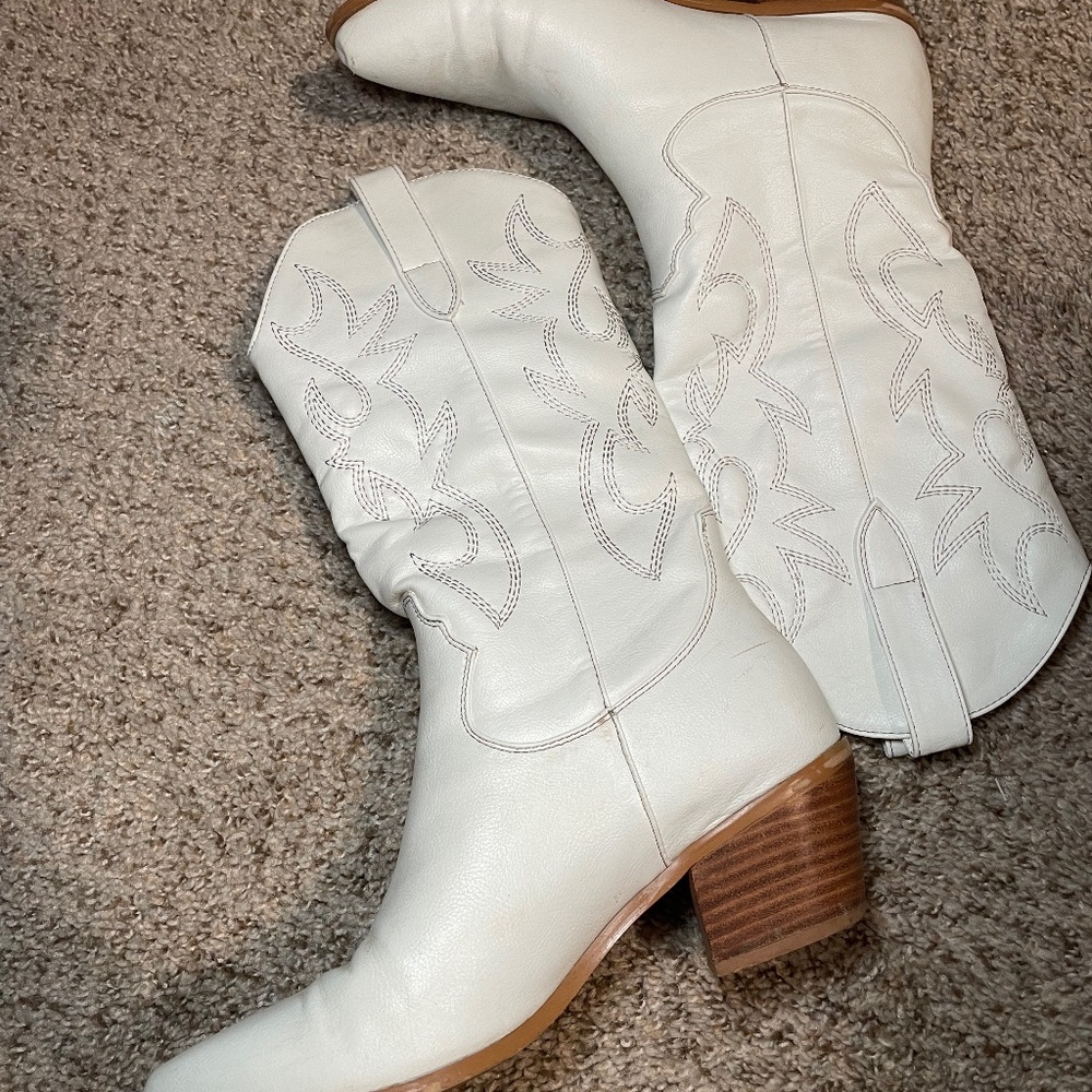 white cowgirl boots (billinis)